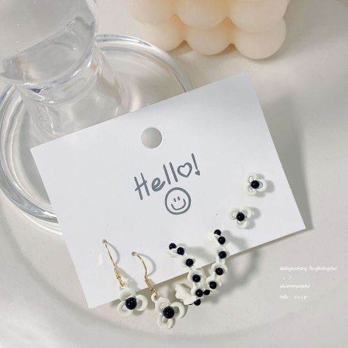 Spring and Summer Temperament Pearl Flower Stud Earrings Classic Style Earrings Three-Piece Suit for Women simple Flower C Ring Personalized Trendy Earrings 