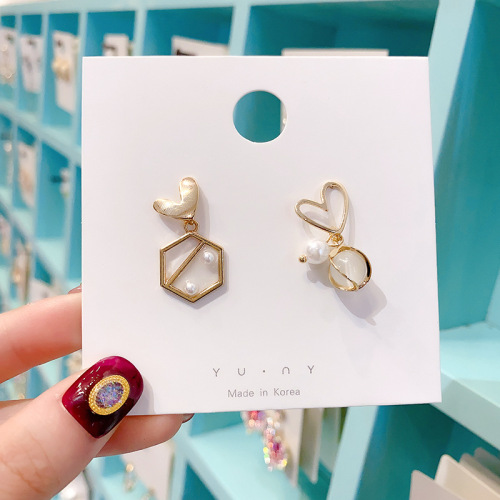 South Korea Dongdaemun Asymmetric lovely Opal Earrings Women‘s All-Match Personalized Fashion Earrings New Pearl Earrings