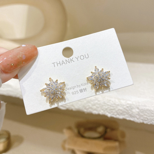japanese and korean high sense all-match snowflake earrings online celebrity small fashion elegant earrings s925 silver needle simple stud earrings for women