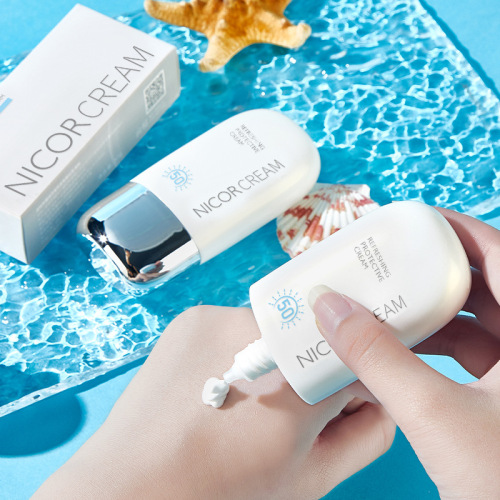 Nicor Sunscreen SPF50 + Pa Sunscreen + Refreshing Sunscreen Protective Cream Isolation Sunscreen Lotion