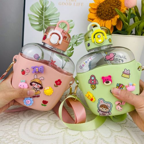 plastic water cup large capacity girls high-looking high temperature resistant strap with straw water bottle cute children‘s drop-resistant water bottle