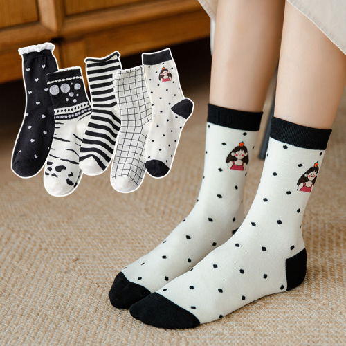 autumn and winter socks women‘s mid-calf length socks black and white striped cute preppy style student socks breathable sweat-absorbent cotton socks