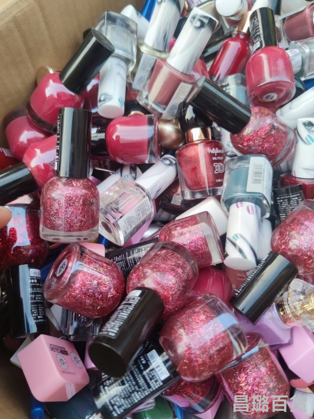 Sold by half kilogram nail polish wholesale, 5 yuan per jin, 8-15 pieces per jin, no expired nail polish