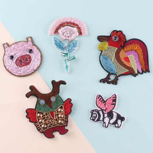 Duoku Embroidered Cloth Stickers Rooster Hand-Stitched Beads Badge Shoes and Hats Bags Ornament Crystal Beads Sewing Pig Hot Drilling