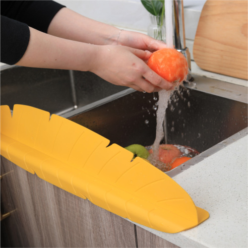Kitchen Tools Water Retaining Plate Household Sink Washing Dishes Splash-Proof Water Suction Disc Partition Silicone Water Retaining Plate 