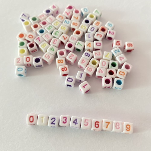 Manufacturers Supply Acrylic Square 6 * 6mm Number Letter Beads Scattered Beads DIY Ornament Accessories