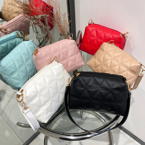 Bag Women‘s Small Bag Wholesale 2022 Spring Fashion Pillow Bag Foreign Trade E-Commerce Generation Embroidered Chain Messenger Bag for Women