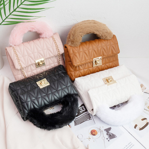 Plush Bag Hand Bags 2022 New Fashionable Stylish Small Square Bag One Piece Dropshipping Portable Embroidered Chain Bag