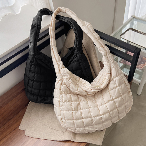 Autumn and Winter New Cloud Pleated Big Bag Female Casual Cool Lightweight and Large Capacity Dumpling Bag Messenger Bag Commuting Large Bag