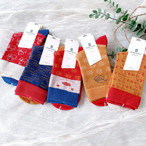 2023 autumn and winter new 5 pairs of red socks christmas women‘s mid-calf length socks warm women‘s socks one-piece delivery