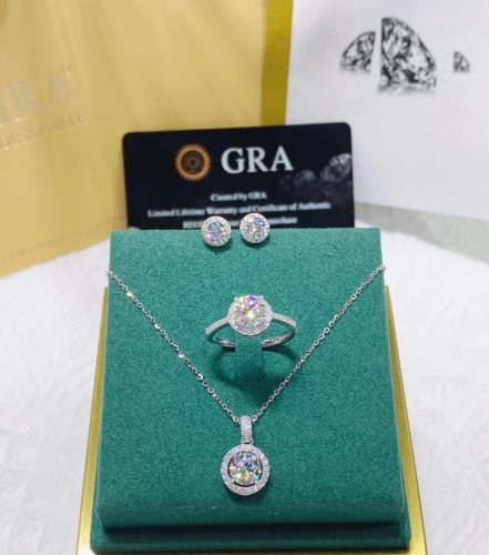 925 Silver Classic Pigeon Egg Diamond Ring Ear Stud Necklace Set with New Women‘s Light Luxury Niche Design Sense